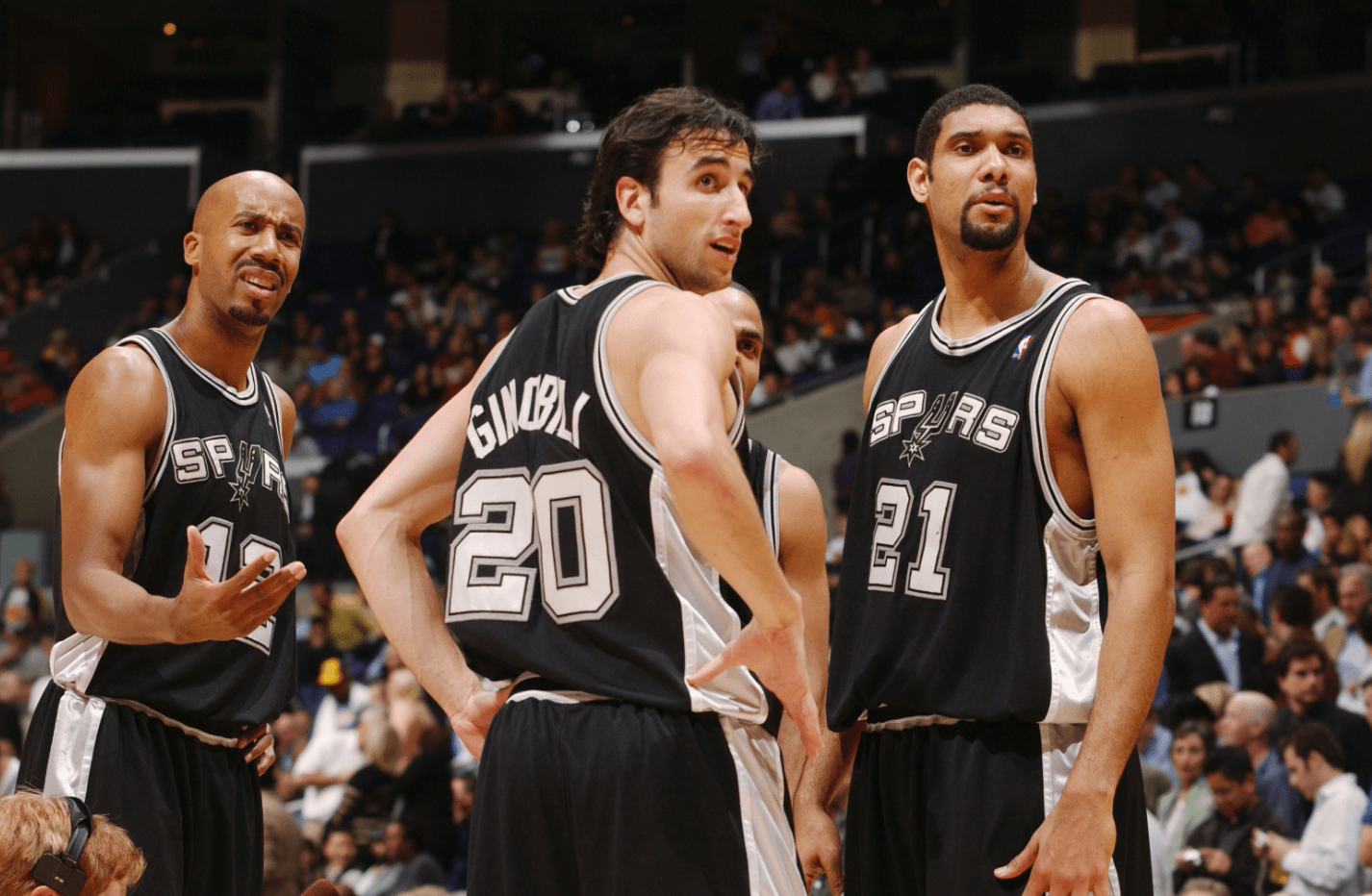 若其法律团 若其法律团